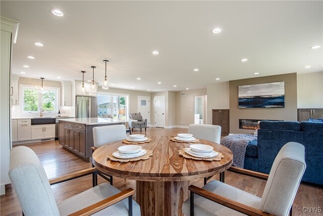 Building Photo - 6251 Meadow Dr