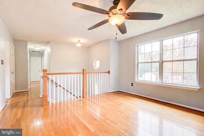 Building Photo - 351 Skyview Dr