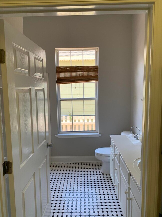 Building Photo - 4565 Woodwind Dr