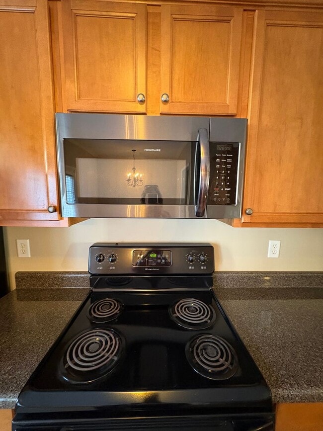 Building Photo - Cute 2 Bedroom Townhouse Near Furman and C...