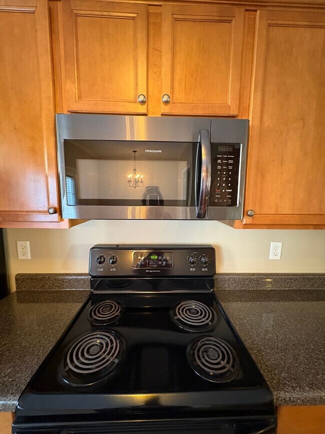 Building Photo - Cute 2 Bedroom Townhouse Near Furman and Cherrydale!! Ready for Immediate Move In!!!!