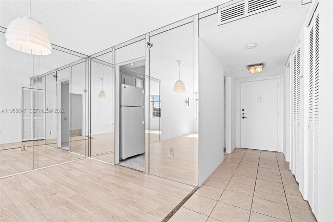 Building Photo - 1000 St Charles Pl