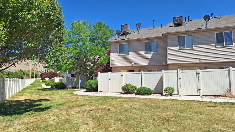 Building Photo - 370 W 1425 N