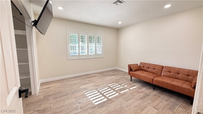 Building Photo - 1819 S Beverly Way