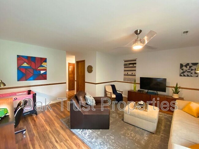Building Photo - 303 Christiee Ct