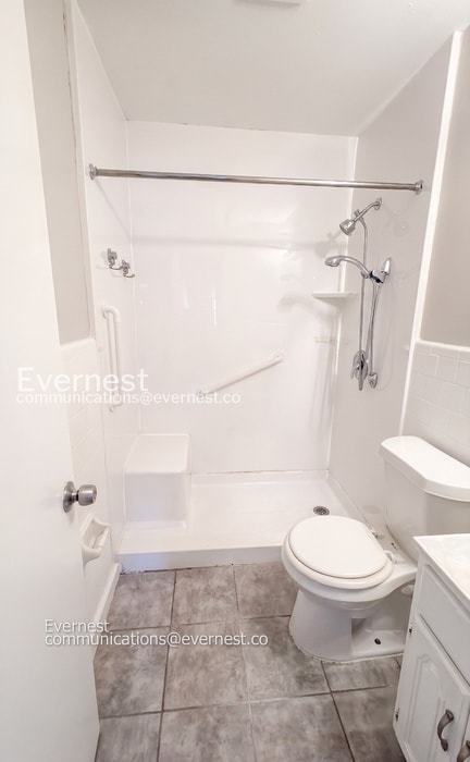 Building Photo - 200 Woodward Dr