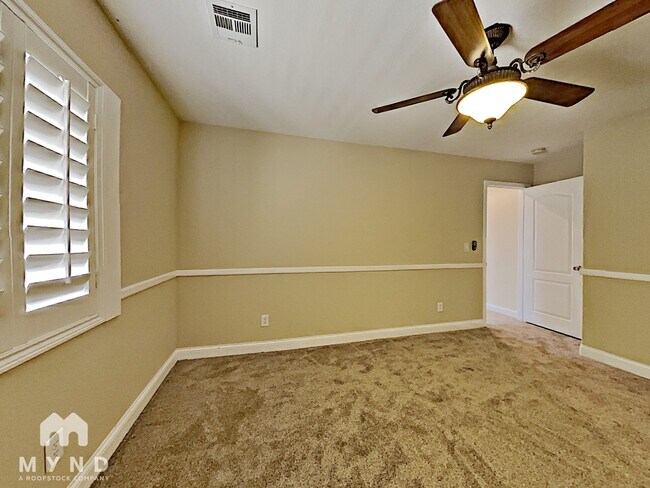 Building Photo - 599 Wealdston Ct