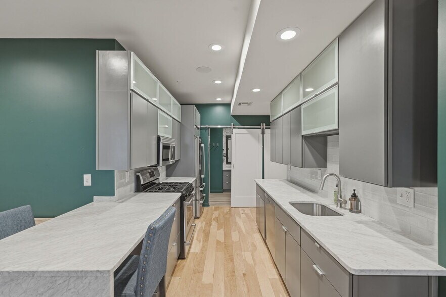 Building Photo - 186 Paris St