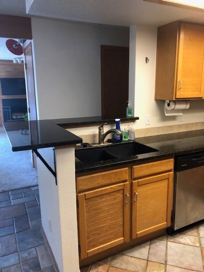 Building Photo - Furnished or Unfurnished One Bedroom / One Bath Apartment in Central Boulder
