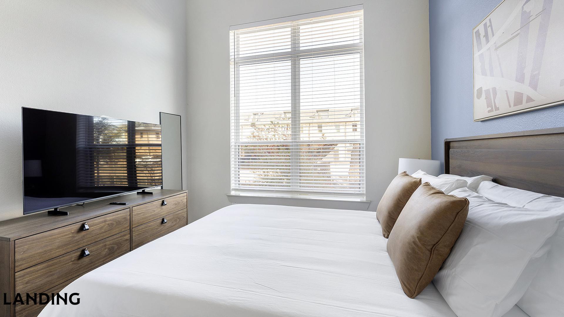 Building Photo - 1345 E 15th St