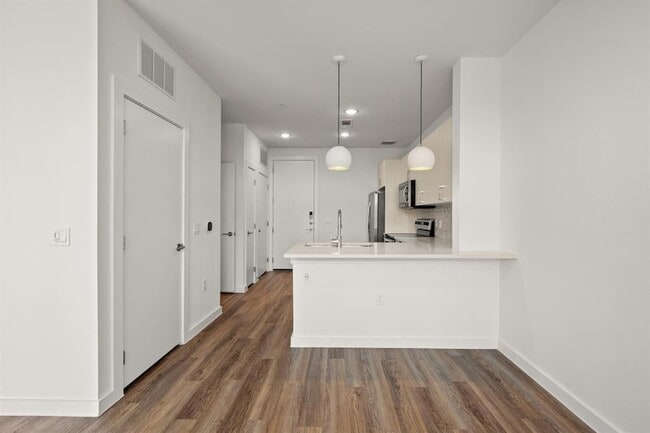 Building Photo - 6324 N Lamar Blvd