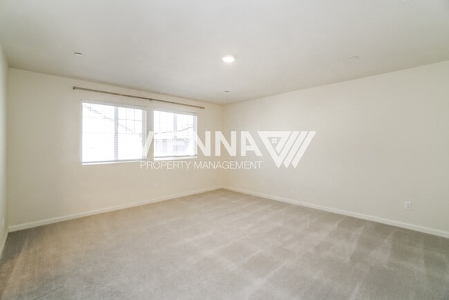 Building Photo - 3024 Welton Cir