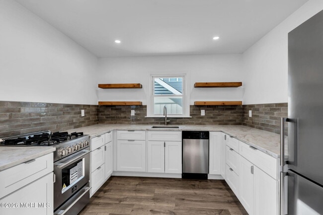 Building Photo - 1807 Laurel Terrace