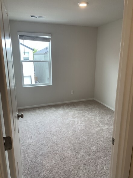 Building Photo - 2664 NE 116th Pl