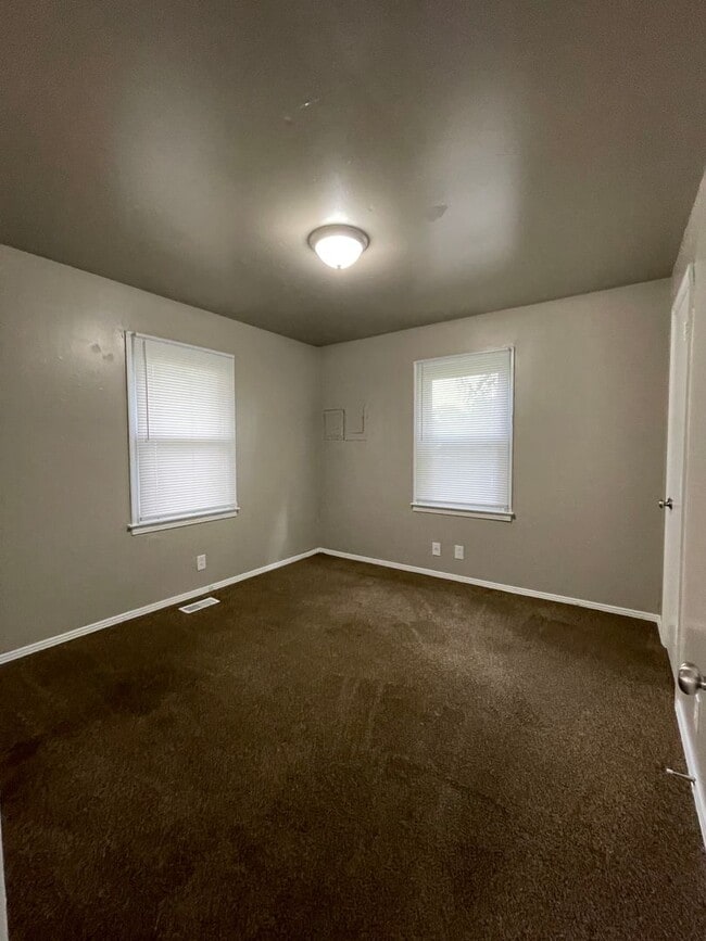 Building Photo - 3-Bedroom Home for Rent – Big Yard & Moder...