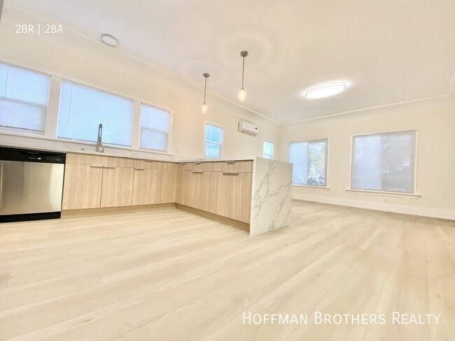 Building Photo - 865 N Las Palmas Ave