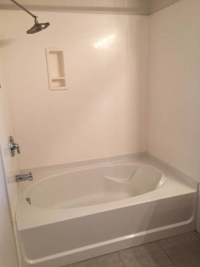 Building Photo - Amazing unfurnished 2 bedroom condo at Par...