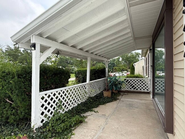 Building Photo - 542 Cherry Ln