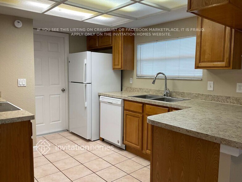 Building Photo - 808 Black Knight Dr