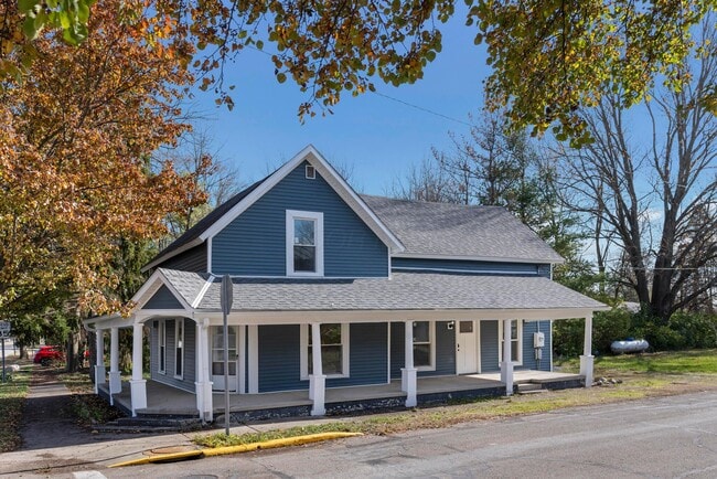 Building Photo - 89 Maple St