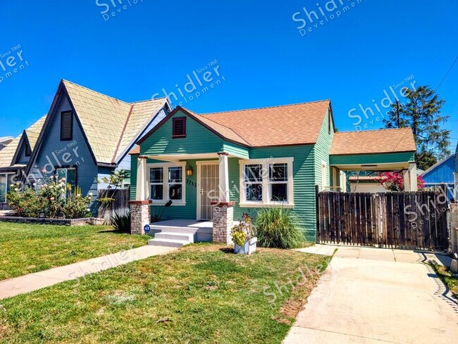 Building Photo - Upgraded Bungalow with Garage