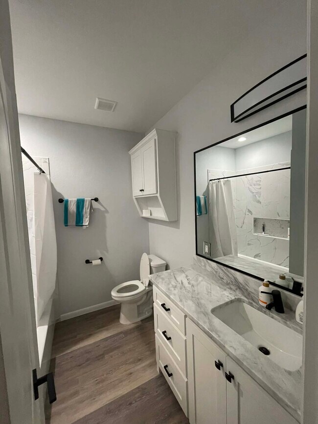 Building Photo - 917 N 16th St