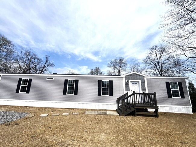 Building Photo - CONTRACT PENDING!!!! Mobile home featuring 2 bedrooms and 1 bathroom.
