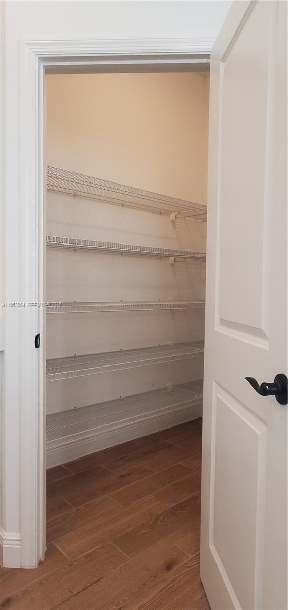 Building Photo - 736 YUKON Ln