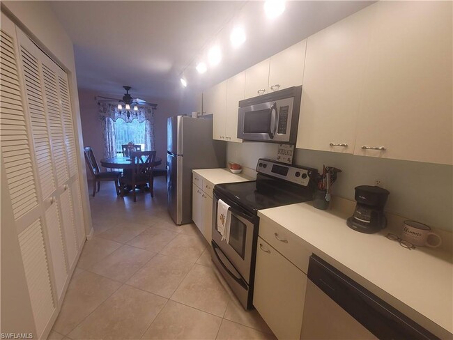 Building Photo - 4410 Chantelle Dr