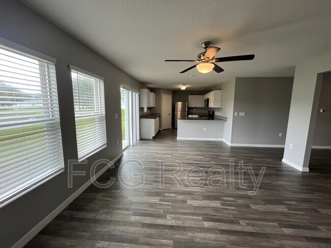 Building Photo - 711 Gila Dr