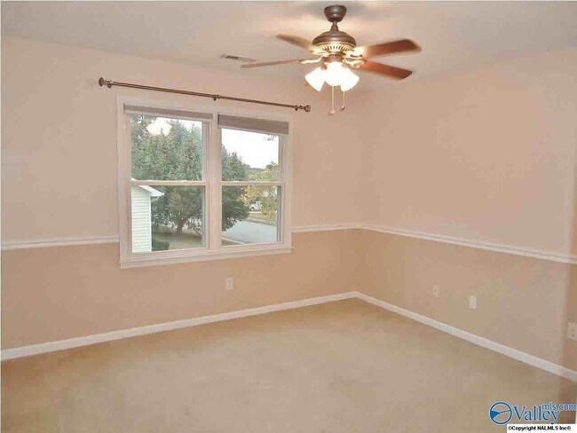 Building Photo - 722 Highland Dr