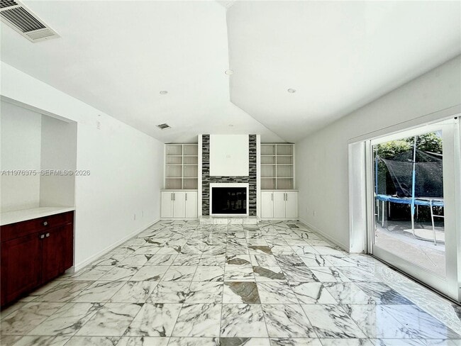 Building Photo - 4934 NW 94th Doral Pl
