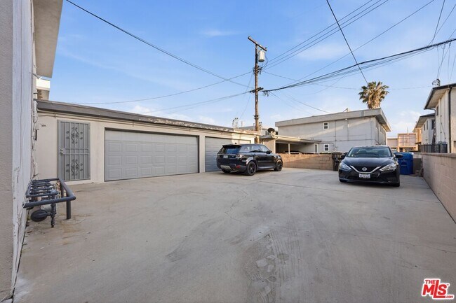 Building Photo - 3212 W 84th Pl