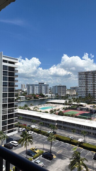 Building Photo - 2049 S Ocean Dr