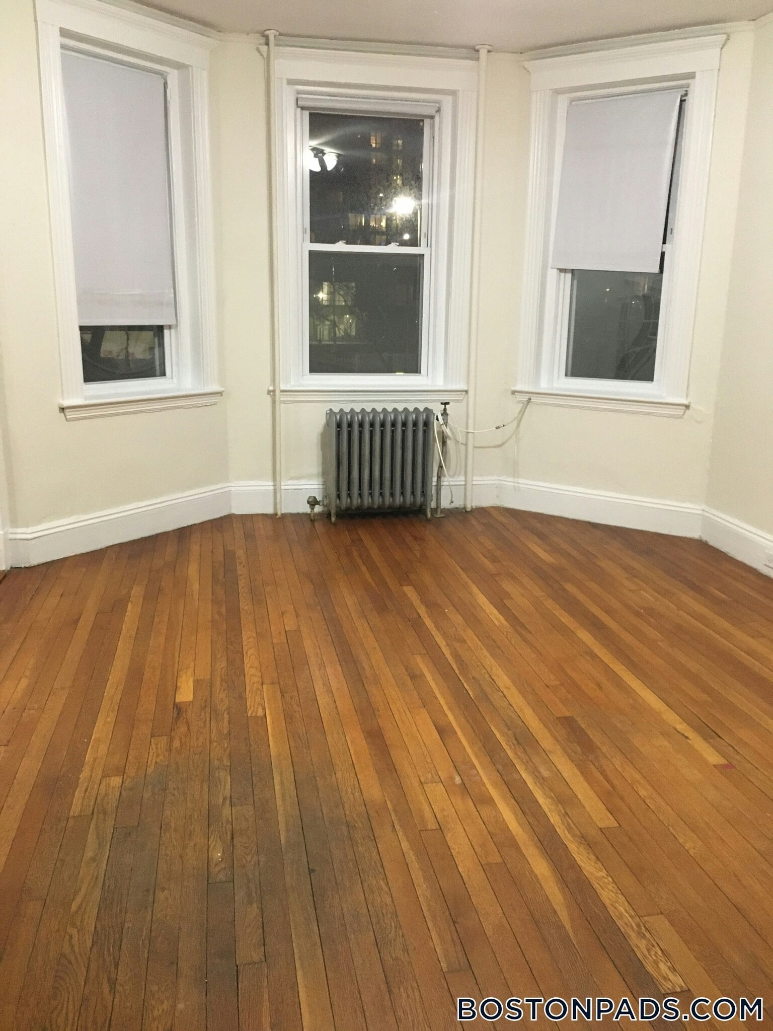 Building Photo - 235 Park Dr