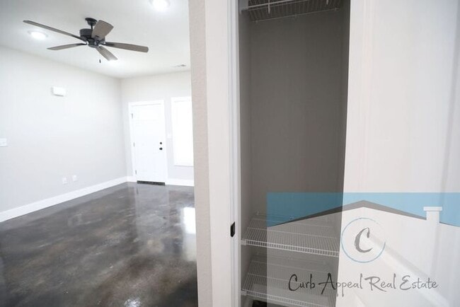 Building Photo - Move in special $900!! New construction 3 bed / 2 bath home - Bono