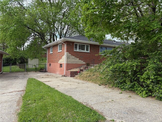 Building Photo - 2415 Chesstal St