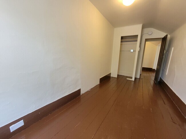 Building Photo - 324-324-324-322 5th Ave