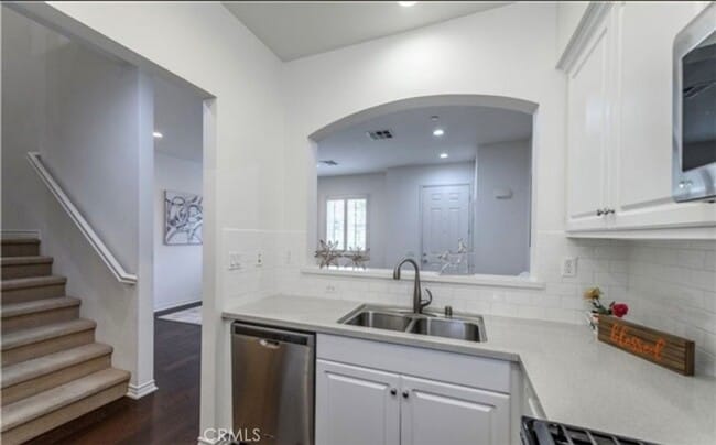 Building Photo - 31 Quartet-