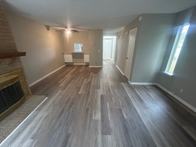 Building Photo - 240 Jamil Rd