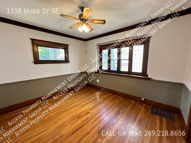 Building Photo - Eastown Three Bedroom Clean Home