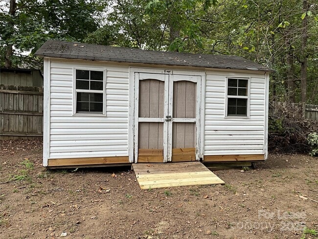 Building Photo - 8733 Canter Post Dr