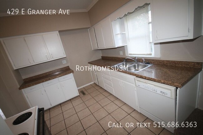 Building Photo - 3 Bedroom 2 Bath 2 Car Garage Large 1 1/2 ...