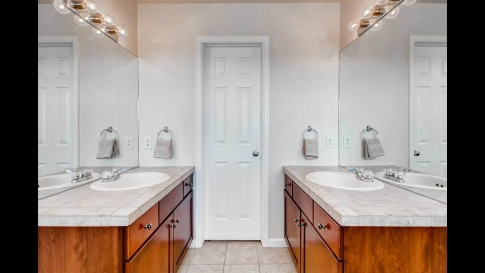 Building Photo - 324 E Fountain Blvd