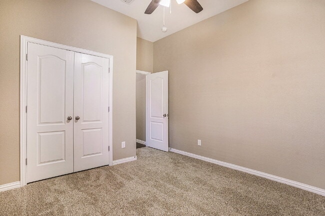 Building Photo - Gorgeous 5 Bdrm, 3 Bath with Open Layout, ...