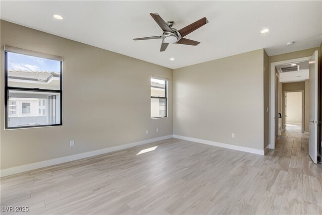 Building Photo - 64 Grey Feather Dr