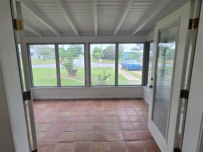 Building Photo - 545 Palmetto Dr