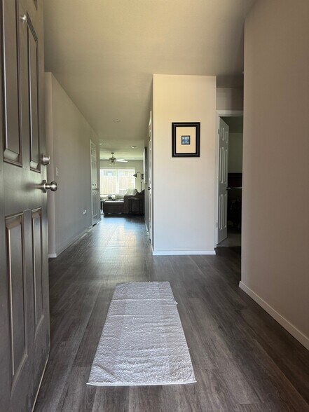 Building Photo - 2943 W McLaren Dr