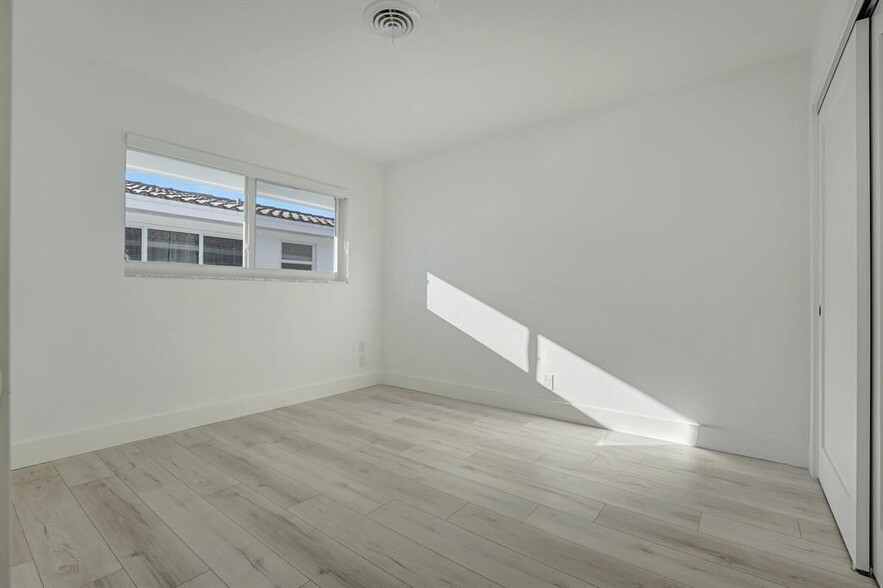 Building Photo - 1478 NE 57th Ct