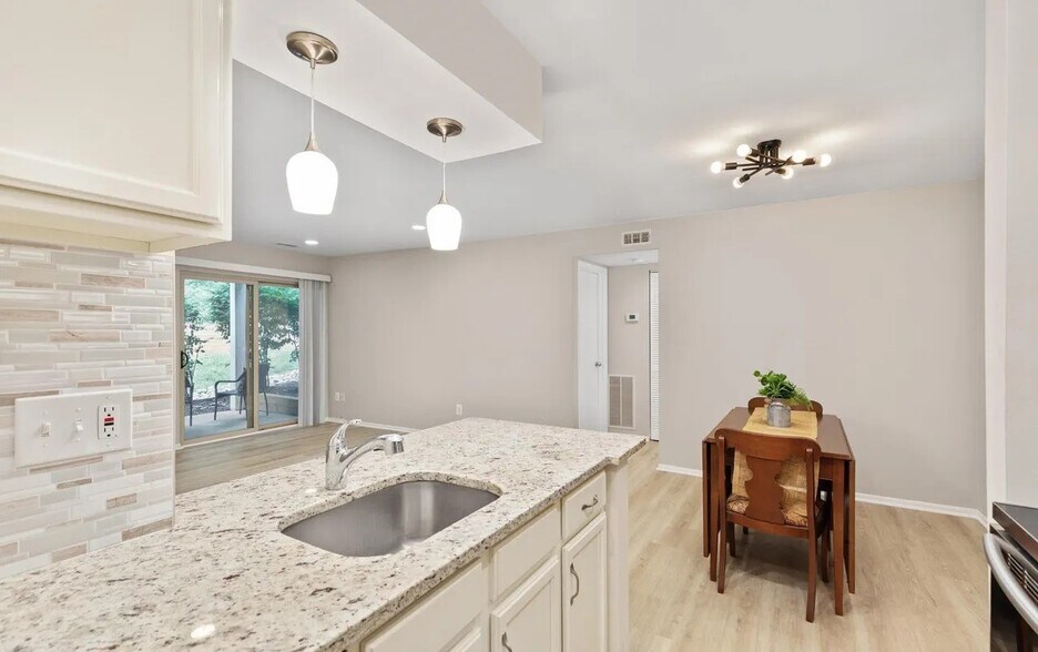 Building Photo - 1706 Ascot Way
